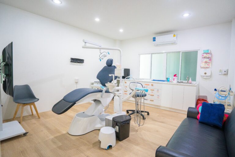 ห้องตรวจและพื้นที่บริการ House of Fun Dental Clinic พิษณุโลก