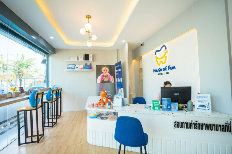 โซนต้อนรับ House of Fun Dental Clinic พิษณุโลก