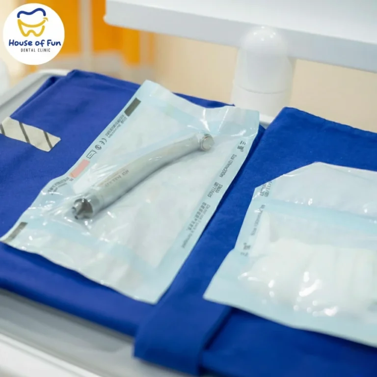 เครื่องมือทันตกรรมที่ผ่านการเตรียมพร้อมของ House of Fun Dental Clinic พิษณุโลก